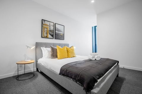 Designer 2 Bedroom Apartment In Parkville - Accommodation Australia 5