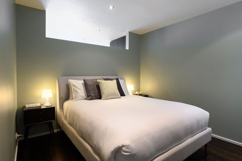 LUCY Laneway Art Fed Square Bars & Flinderst St. Station - Accommodation Australia 6