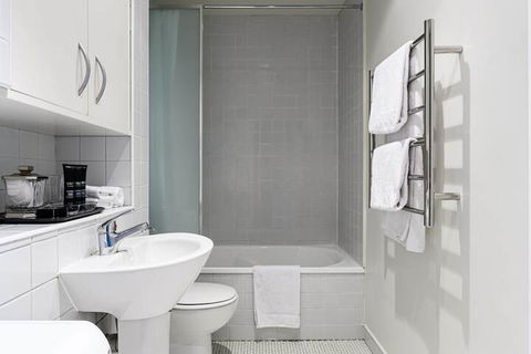 LUCY Laneway Art Fed Square Bars & Flinderst St. Station - Accommodation Australia 4