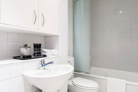 LUCY Laneway Art Fed Square Bars & Flinderst St. Station - Accommodation Australia 2