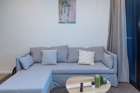Airtrip Apartments On Deshon St - Accommodation Australia 6