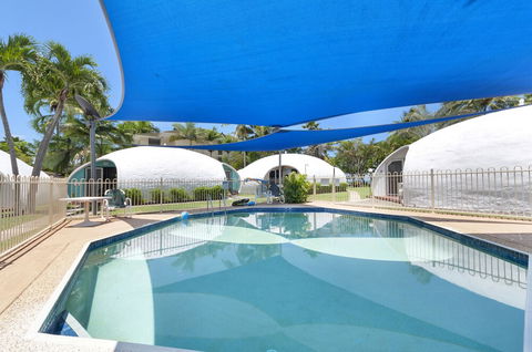 Beachfront Iglu Trinity Beach - Bed n Breakfasts 2