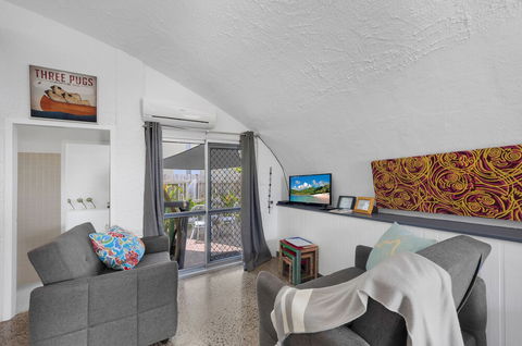 Beachfront Iglu Trinity Beach - Bed n Breakfasts 5