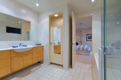 Pavillion 17 - Waterfront Spacious 4 Bedroom With Own Inground Pool And Golf Buggy - Local Tourism 4