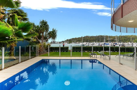 Pavillion 17 - Waterfront Spacious 4 Bedroom With Own Inground Pool And Golf Buggy - Local Tourism 1