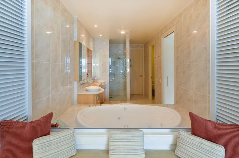 Pavillion 17 - Waterfront Spacious 4 Bedroom With Own Inground Pool And Golf Buggy - Local Tourism 6