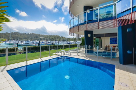 Pavillion 17 - Waterfront Spacious 4 Bedroom With Own Inground Pool And Golf Buggy - Local Tourism 2
