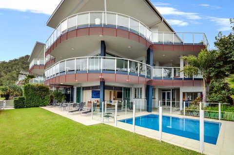 Pavillion 17 - Waterfront Spacious 4 Bedroom With Own Inground Pool And Golf Buggy - Local Tourism 0
