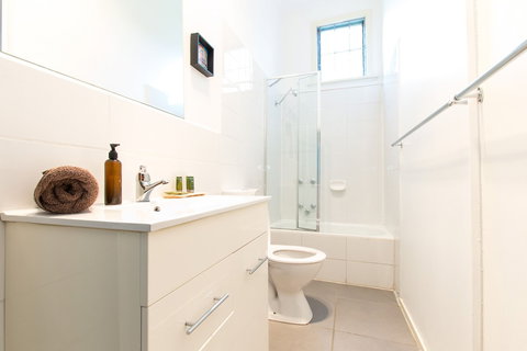 HUNTER In The Heart Of Collingwood Fitzroy - Local Tourism 4