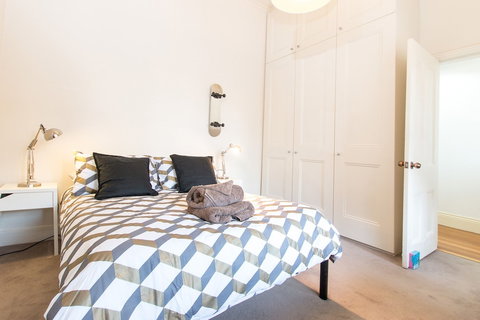 HUNTER In The Heart Of Collingwood Fitzroy - Local Tourism 3