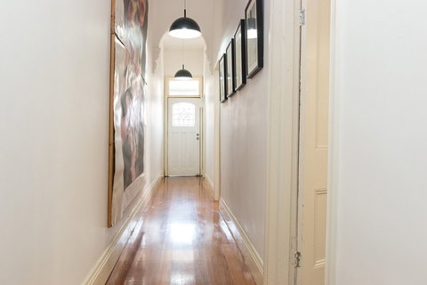 HUNTER In The Heart Of Collingwood Fitzroy - Local Tourism 1