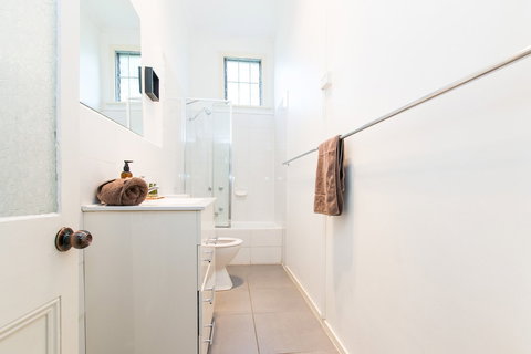 HUNTER In The Heart Of Collingwood Fitzroy - Local Tourism 6