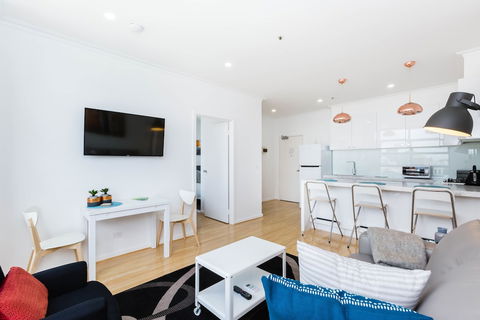 ROLAND, 1BDR Melbourne Apartment - Accommodation Australia 0