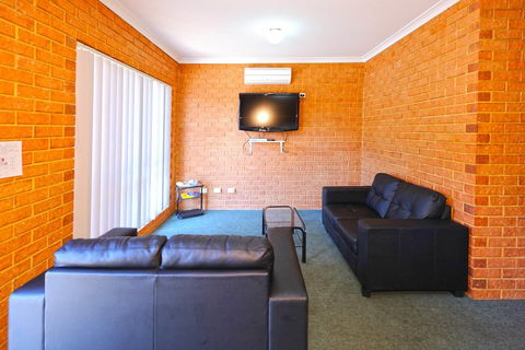 Abrolhos Reef Lodge - Local Tourism 6