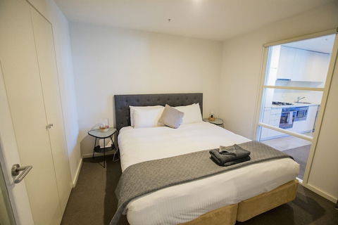 Melbourne Holiday Apartments Flinders Wharf - Accommodation Australia 6