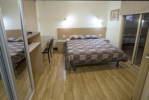 Cattrall Park Motel - Local Tourism 3