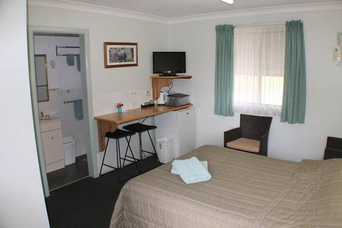 Lake Forbes Motel - Accommodation Australia 5