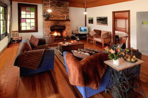 Cedar Creek Cottages - Accommodation Australia 6