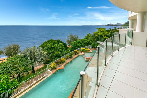 Bellevue At Trinity Beach - Bed n Breakfasts 2