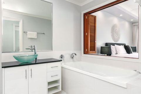 Bellevue At Trinity Beach - Bed n Breakfasts 3