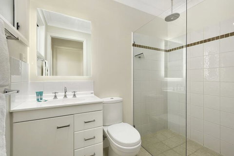 Flynns On Surf Beach Villas - Local Tourism 4