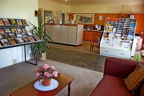 Meningie's Waterfront Motel - Australia Shopping 1