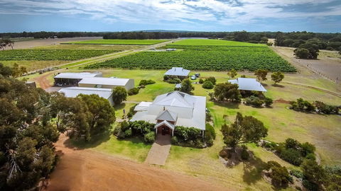 Adinfern Estate - Accommodation Australia 6