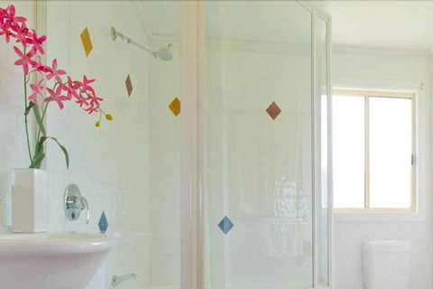 Lee Farm Stay Cottages - Local Tourism 3