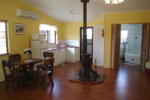 Lee Farm Stay Cottages - Local Tourism 7