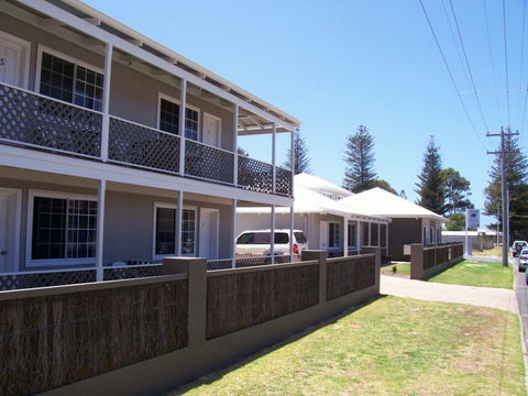Clearwater Motel Apartments - Local Tourism 0