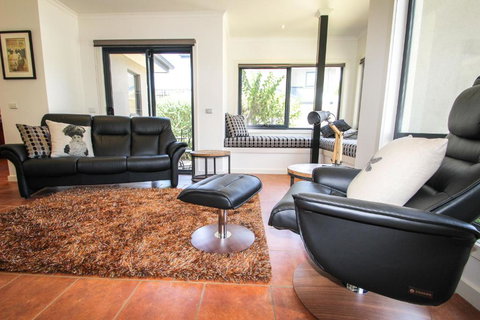 Avignon In Bright - Local Tourism 5