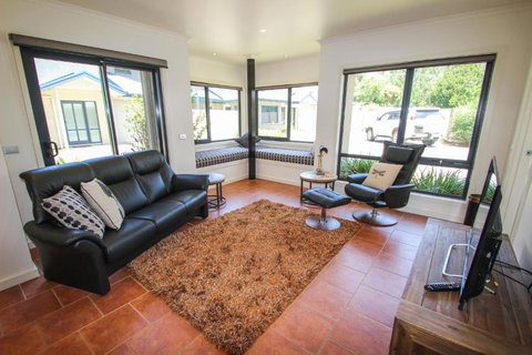 Avignon In Bright - Local Tourism 3