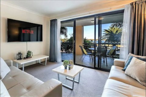 Gold Coast Apartment At Sandcastles On Broadwater - Local Tourism 0