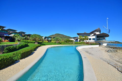 Yacht Club Villa 33-Serenity-Ocean Views With Golf Buggy - Accommodation Australia 4