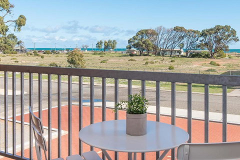 Jurien Bay Motel Apartments - Local Tourism 1
