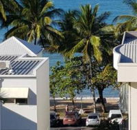 Trinity Beach Penthouse - Bed n Breakfasts
