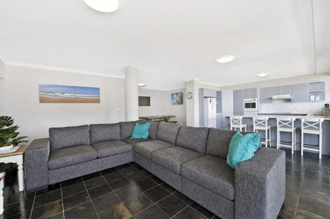 Akuna 20 6 Joffre Street - Accommodation Australia 3