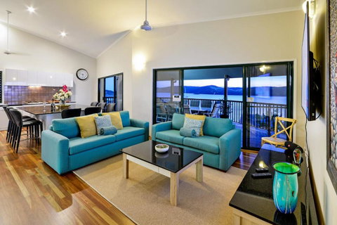 NEWLY BEAUTFULLY RENOVATED 16 The Casuarina 3 Bedroom House With 180 Degree Ocean Views - Bed n Breakfasts 6