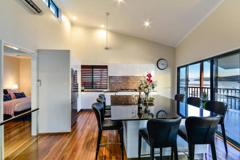 NEWLY BEAUTFULLY RENOVATED 16 The Casuarina 3 Bedroom House With 180 Degree Ocean Views - Bed n Breakfasts 5