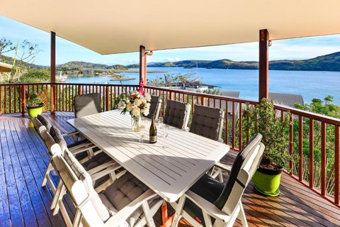 NEWLY BEAUTFULLY RENOVATED 16 The Casuarina 3 Bedroom House With 180 Degree Ocean Views - Bed n Breakfasts 2