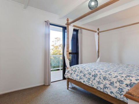 Whale Tales 78 Lentara Street FANTASTIC WATER VIEWS OVER FINGAL BEACH - Accommodation Australia 2