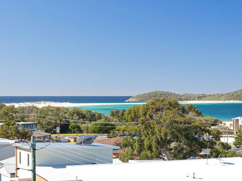 Whale Tales 78 Lentara Street FANTASTIC WATER VIEWS OVER FINGAL BEACH - Accommodation Australia 3