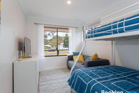 Bay Dream Believer 16 Verona Road Pet Friendly Boat Parking & WIFI - Local Tourism 2