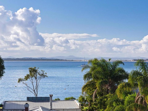 Unit 301 The Shoal 6 8 Bullecourt Street Air Con Walking To Local Shops & Beach - Bed n Breakfasts 1