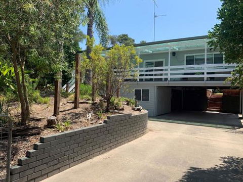 DRIFTAWAY ACROSS FROM SURF BEACH - Local Tourism 0