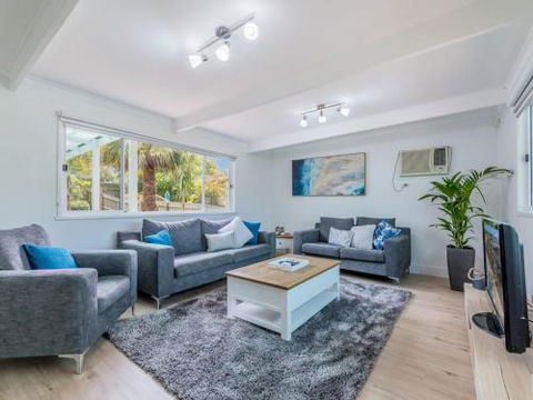 DRIFTAWAY ACROSS FROM SURF BEACH - Local Tourism 6