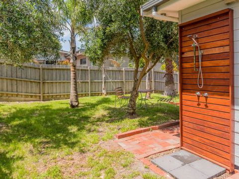 DRIFTAWAY ACROSS FROM SURF BEACH - Local Tourism 2