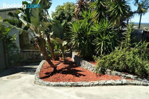 Coolangatta Gold - Australia Shopping 4