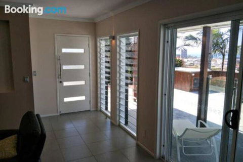 Coolangatta Gold - Australia Shopping 0