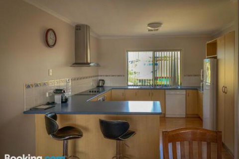 Endeavour 6 - Accommodation Australia 1